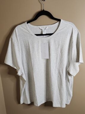 Athleta Essential Tee In Heathered Gray. Size 2X. NWT.
